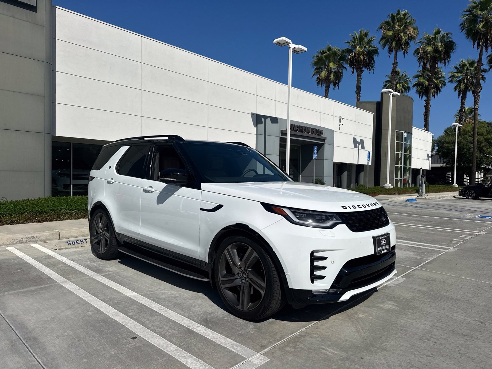 Certified 2026 Land Rover Discovery Dynamic SE AWD/4WD image 2