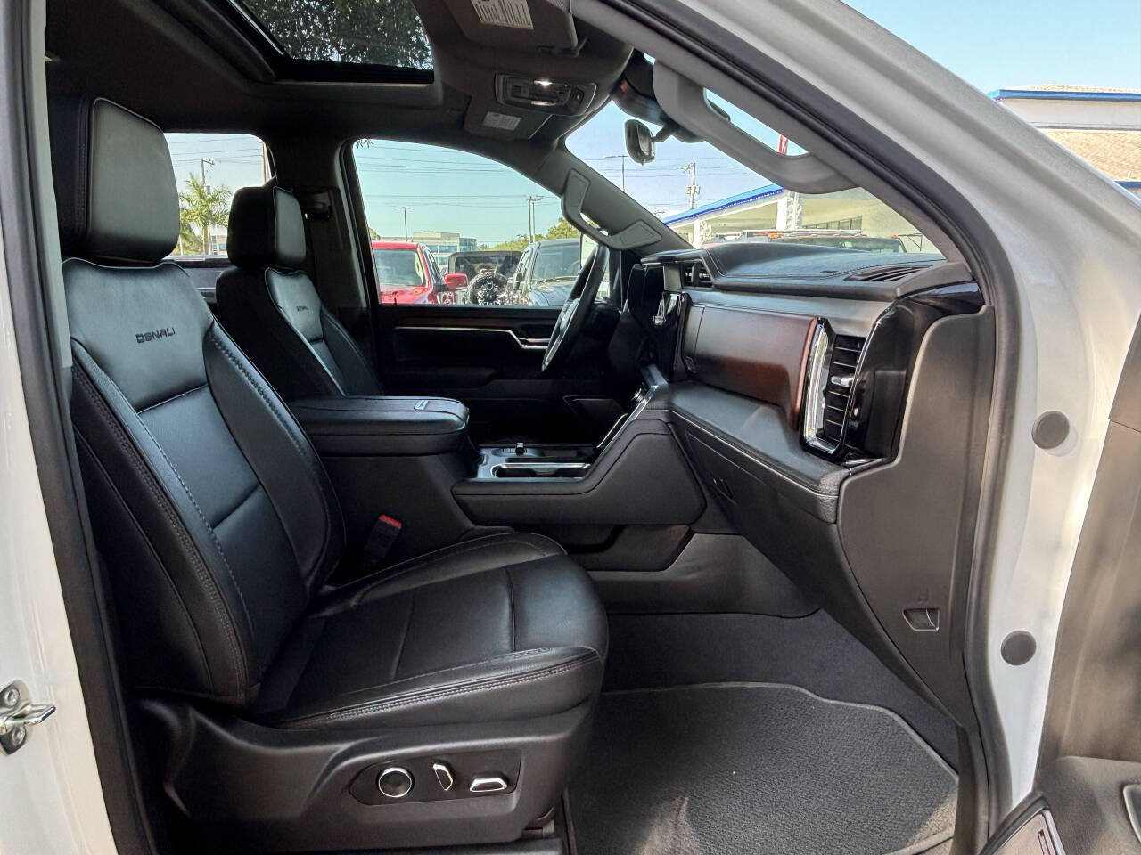Used 2025 GMC Sierra 3500 Denali w/ Denali Reserve Package AWD/4WD image 33