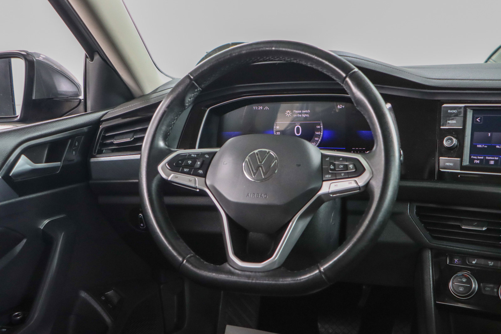 Used 2024 Volkswagen Jetta SE image 12