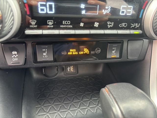 Used 2024 Toyota RAV4 SE w/ Weather & Moonroof Package AWD/4WD image 17