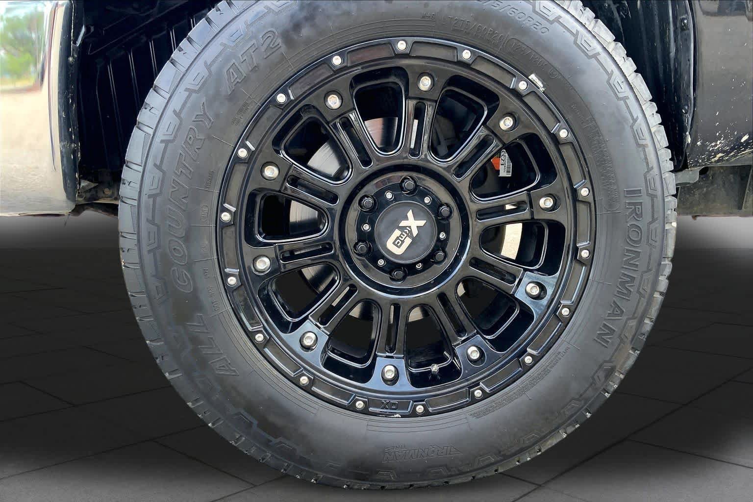 Used 2019 Nissan Titan SL w/ Chrome Package AWD/4WD image 11