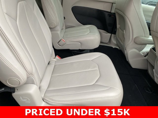 Certified 2017 Chrysler Pacifica Touring-L w/ Tire & Wheel Group image 33