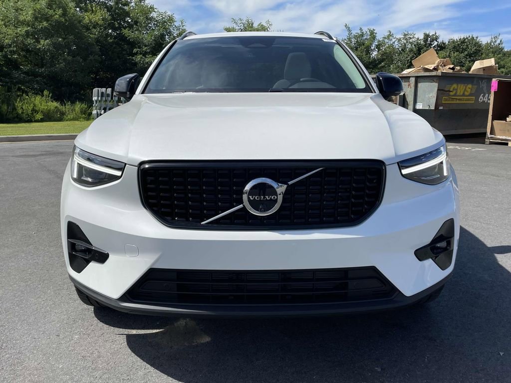 New 2026 Volvo XC40 B5 Plus w/ Protection Package Premier image 25