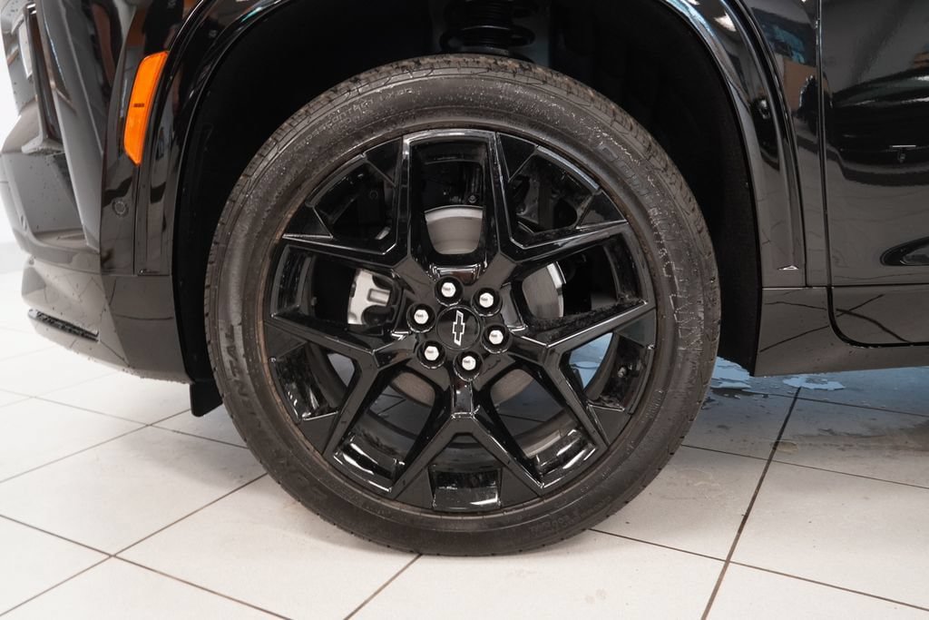 New 2026 Chevrolet Traverse RS w/ LPO, Floor Liner Package AWD/4WD image 16