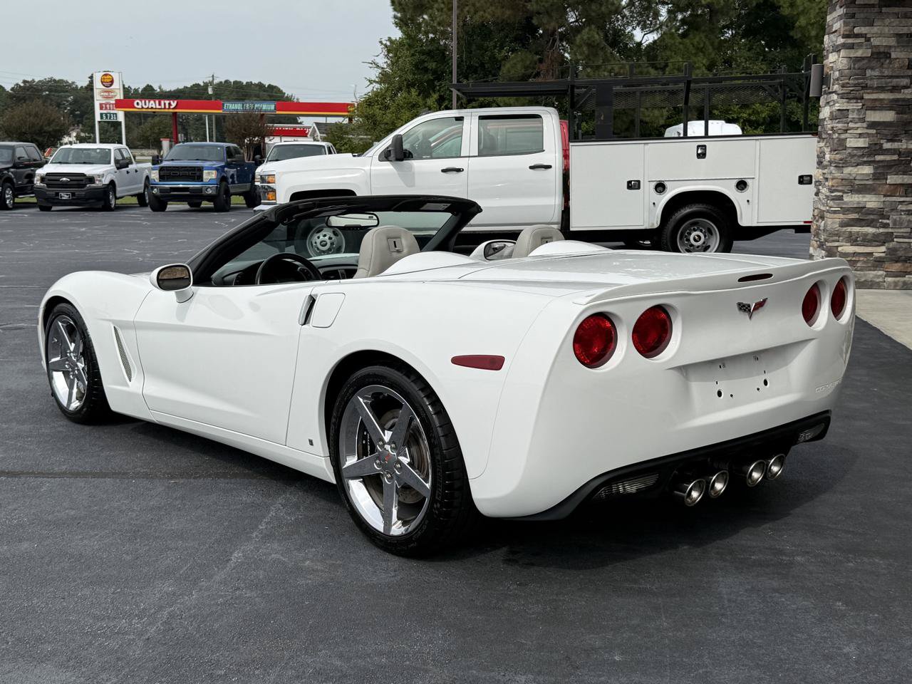 Used 2006 Chevrolet Corvette Convertible w/ Preferred Equipment Group RWD image 3