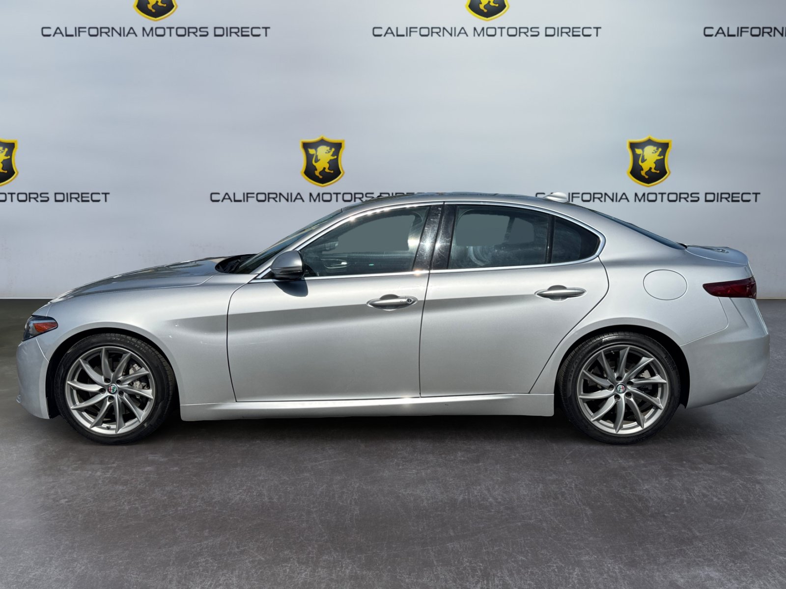 Used 2017 Alfa Romeo Giulia RWD image 2
