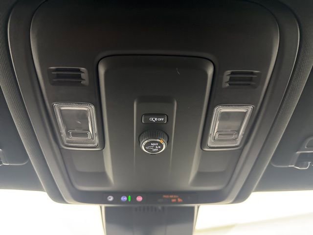 Used 2025 Chevrolet Suburban LT AWD/4WD image 22