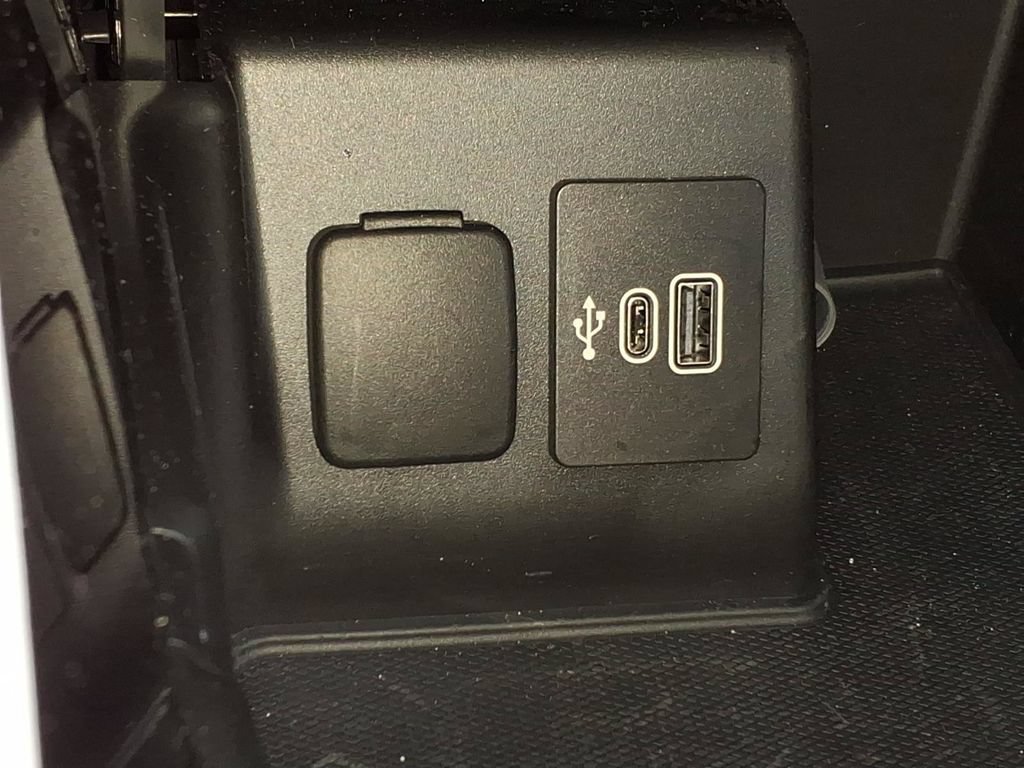 Used 2025 Ford Explorer Platinum w/ Ultimate Package AWD/4WD image 19