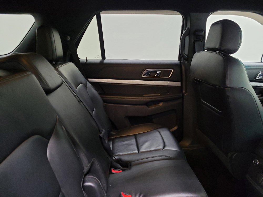 Used 2016 Ford Explorer XLT w/ Equipment Group 202A AWD/4WD image 19