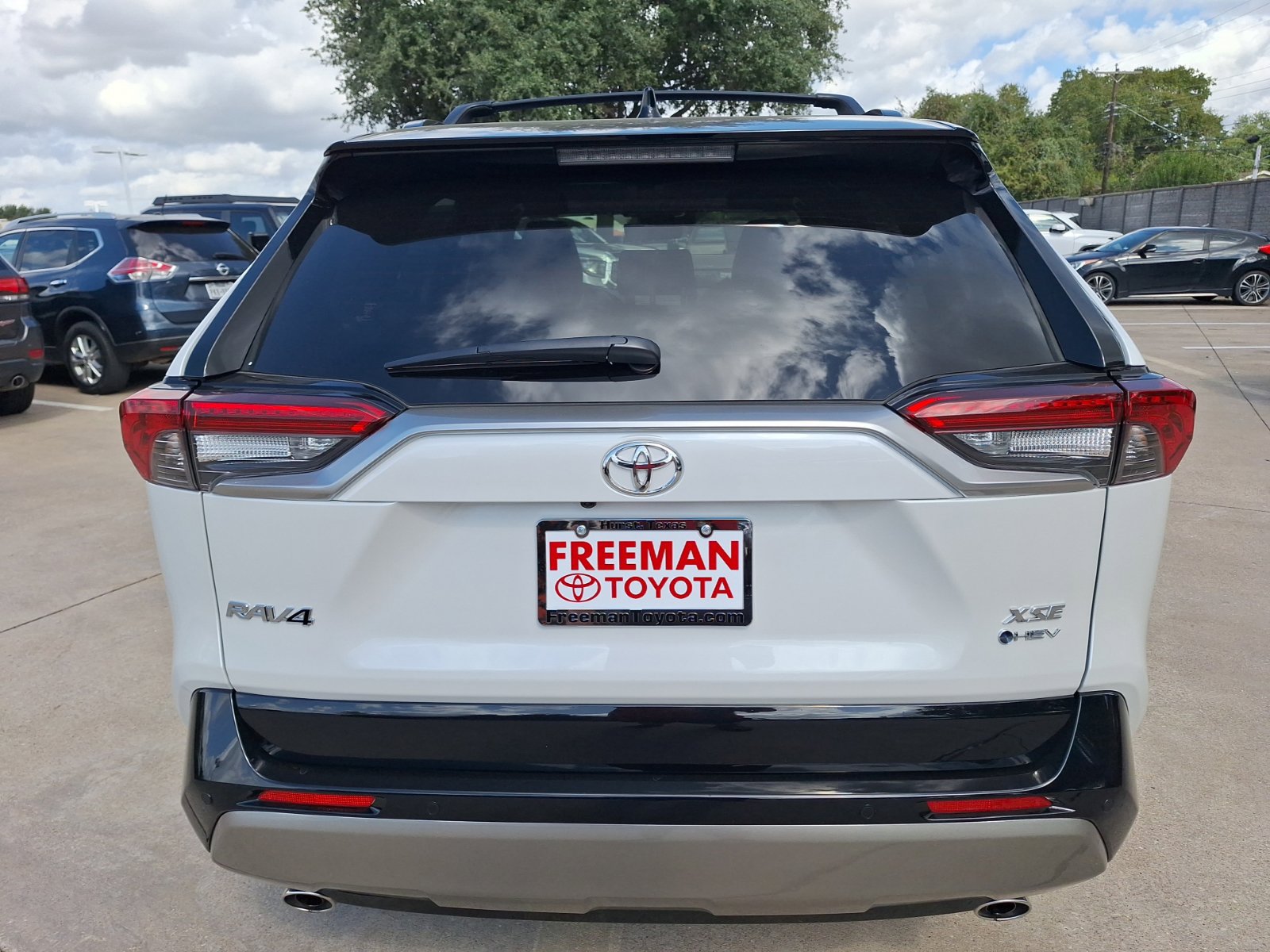 Used 2025 Toyota RAV4 XSE w/ Advanced Technology Package AWD/4WD image 5