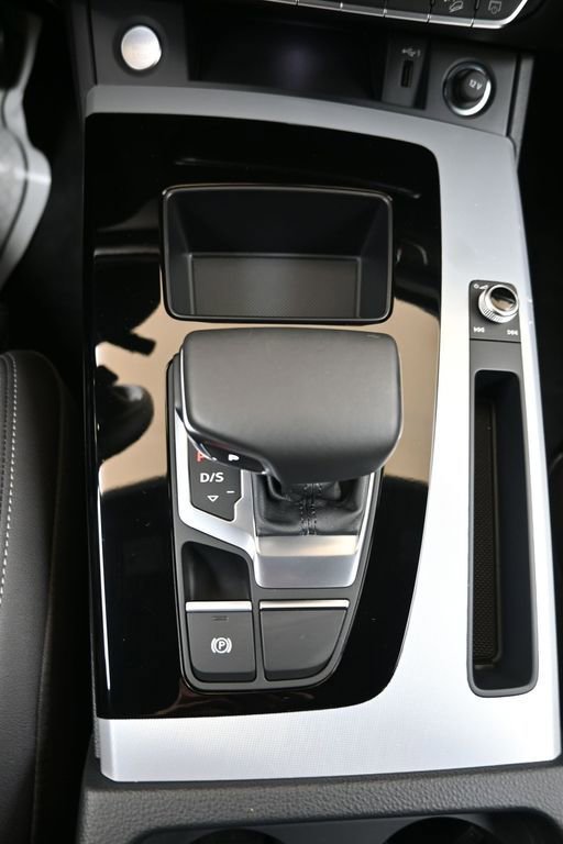 Certified 2025 Audi Q5 2.0T Premium w/ Convenience Plus Package image 36