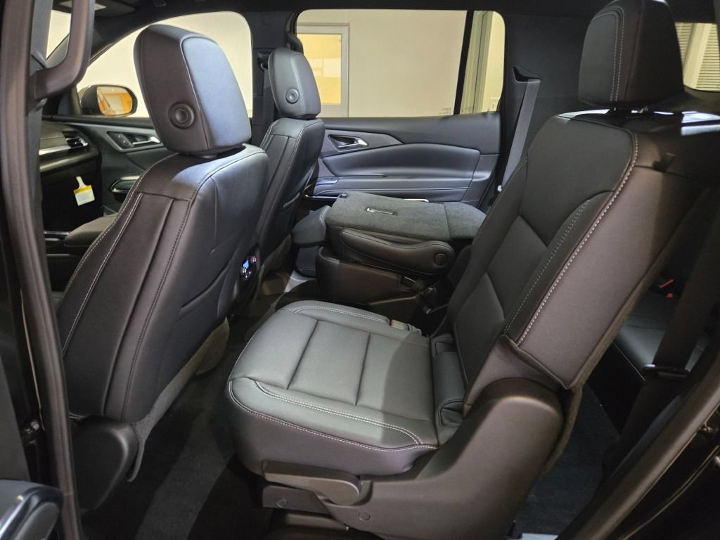 New 2026 Chevrolet Traverse LT w/ Driver Confidence Package AWD/4WD image 16