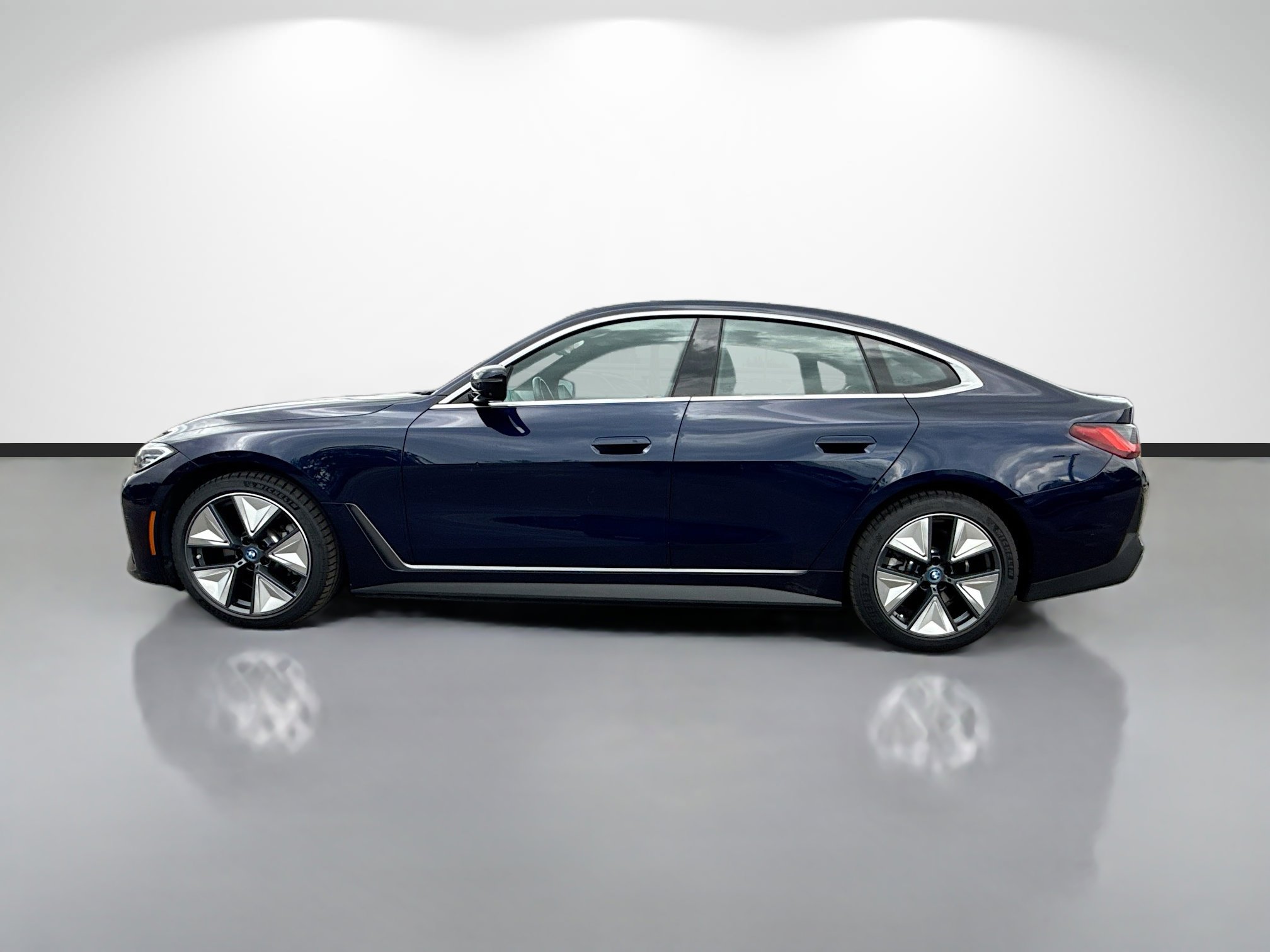 Used 2023 BMW i4 eDrive40 w/ Premium Package RWD image 6