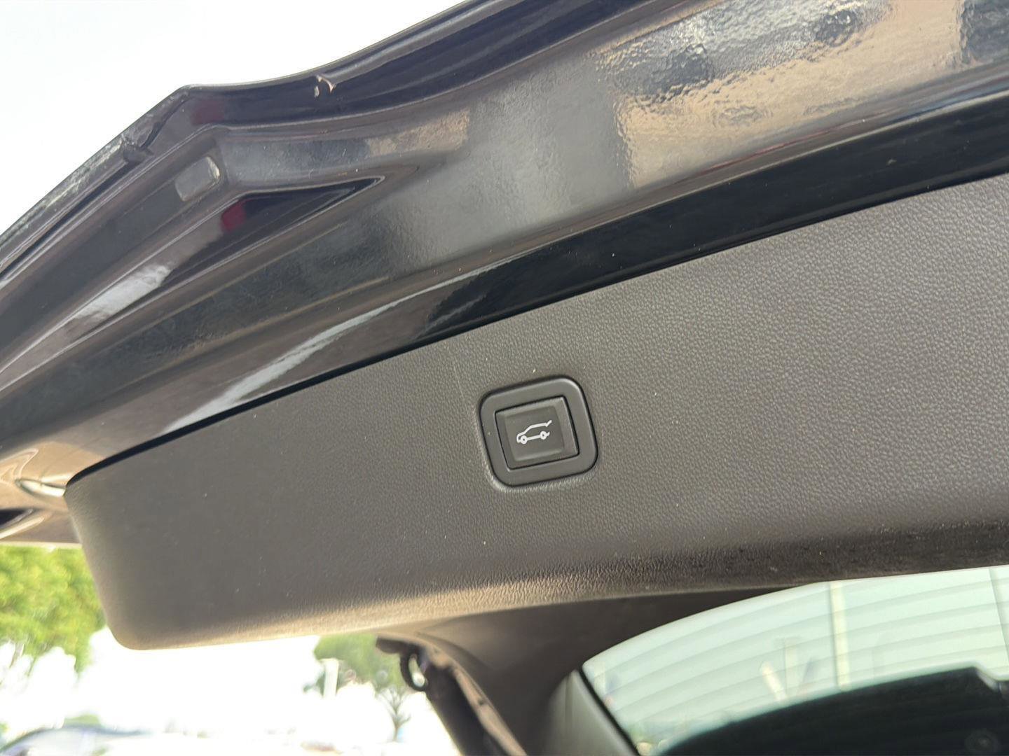 Used 2022 Chevrolet Blazer LT FWD image 16