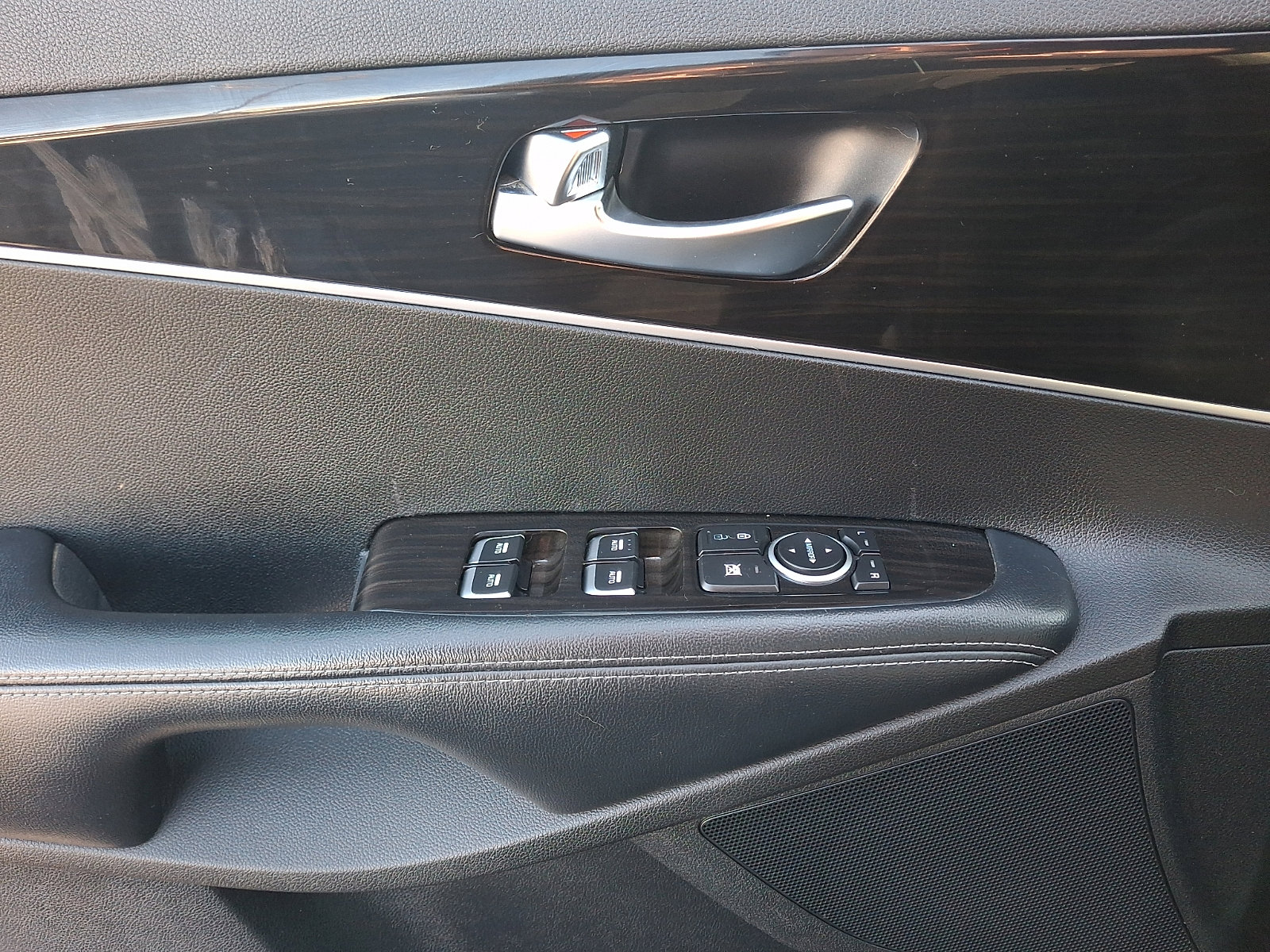 Used 2019 Kia Sorento AWD V6 image 14