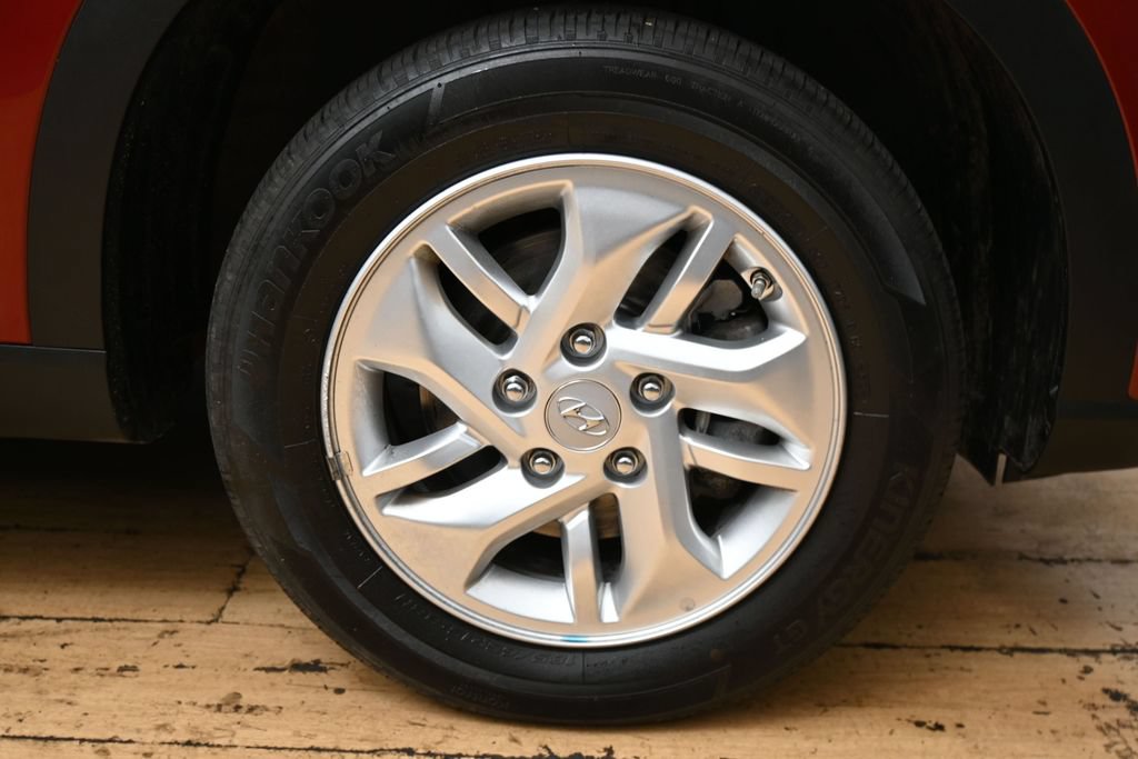Used 2025 Hyundai Venue SE FWD image 14