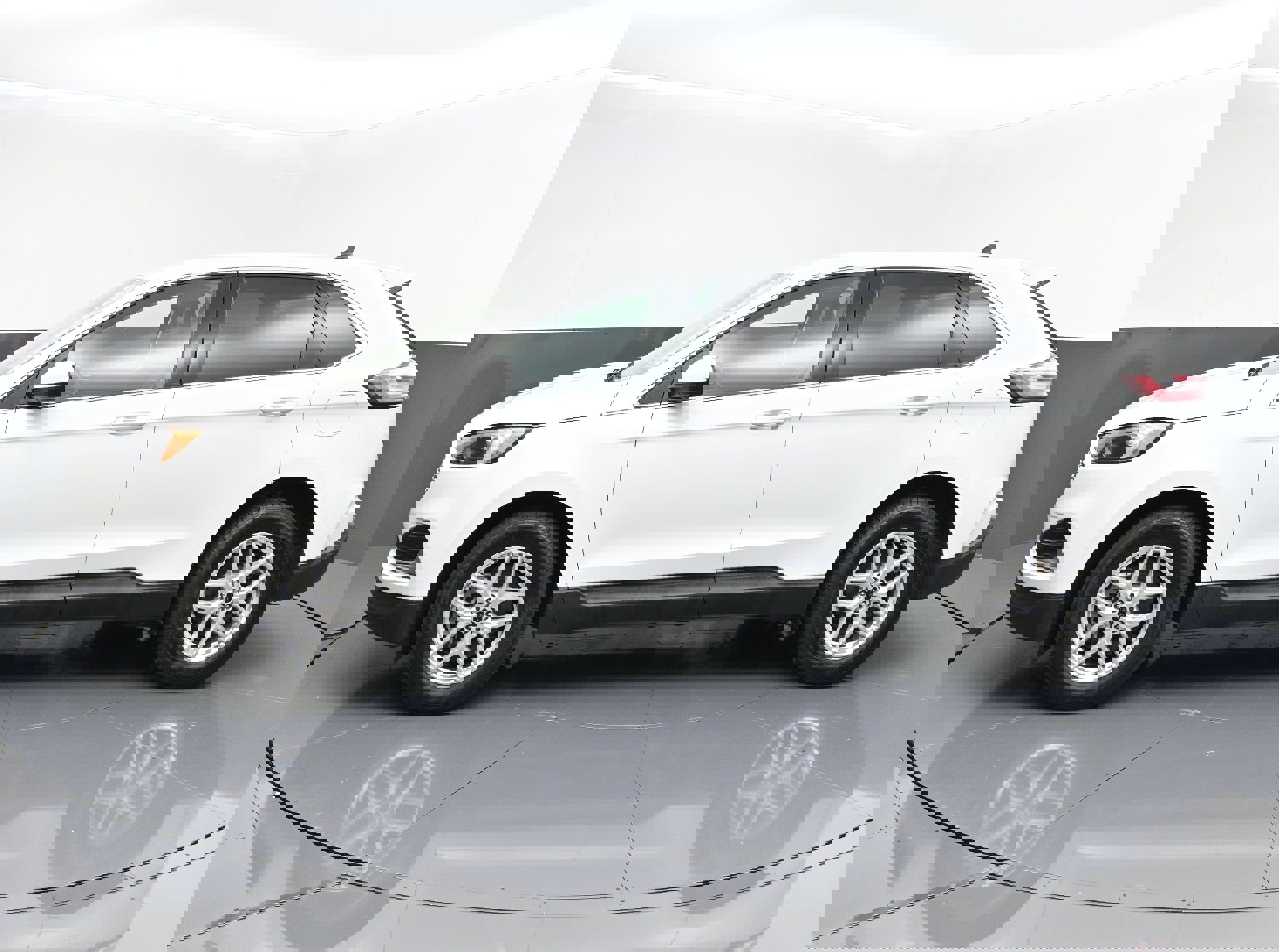 Used 2023 Ford Edge SEL image 4