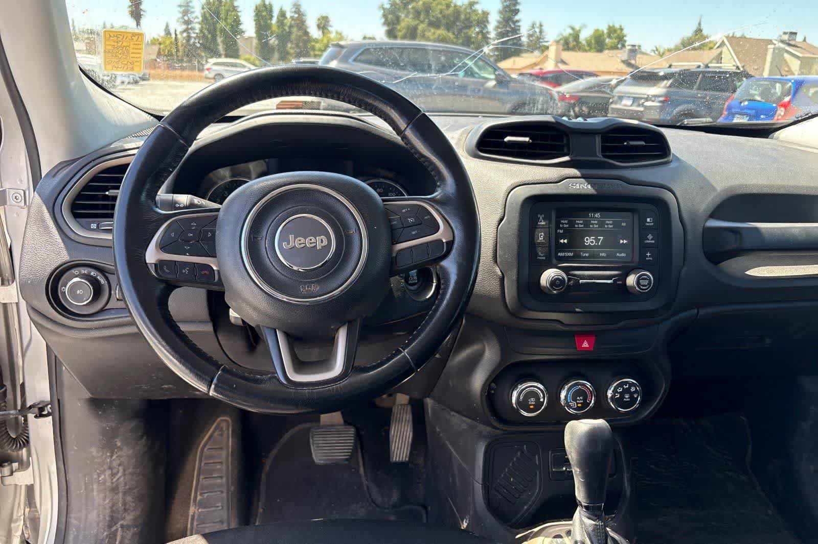 Used 2017 Jeep Renegade Latitude FWD image 16