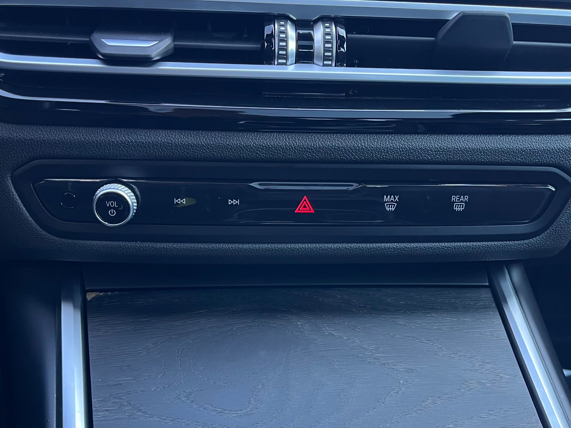 Used 2024 BMW 330i xDrive Sedan w/ Premium Package image 38