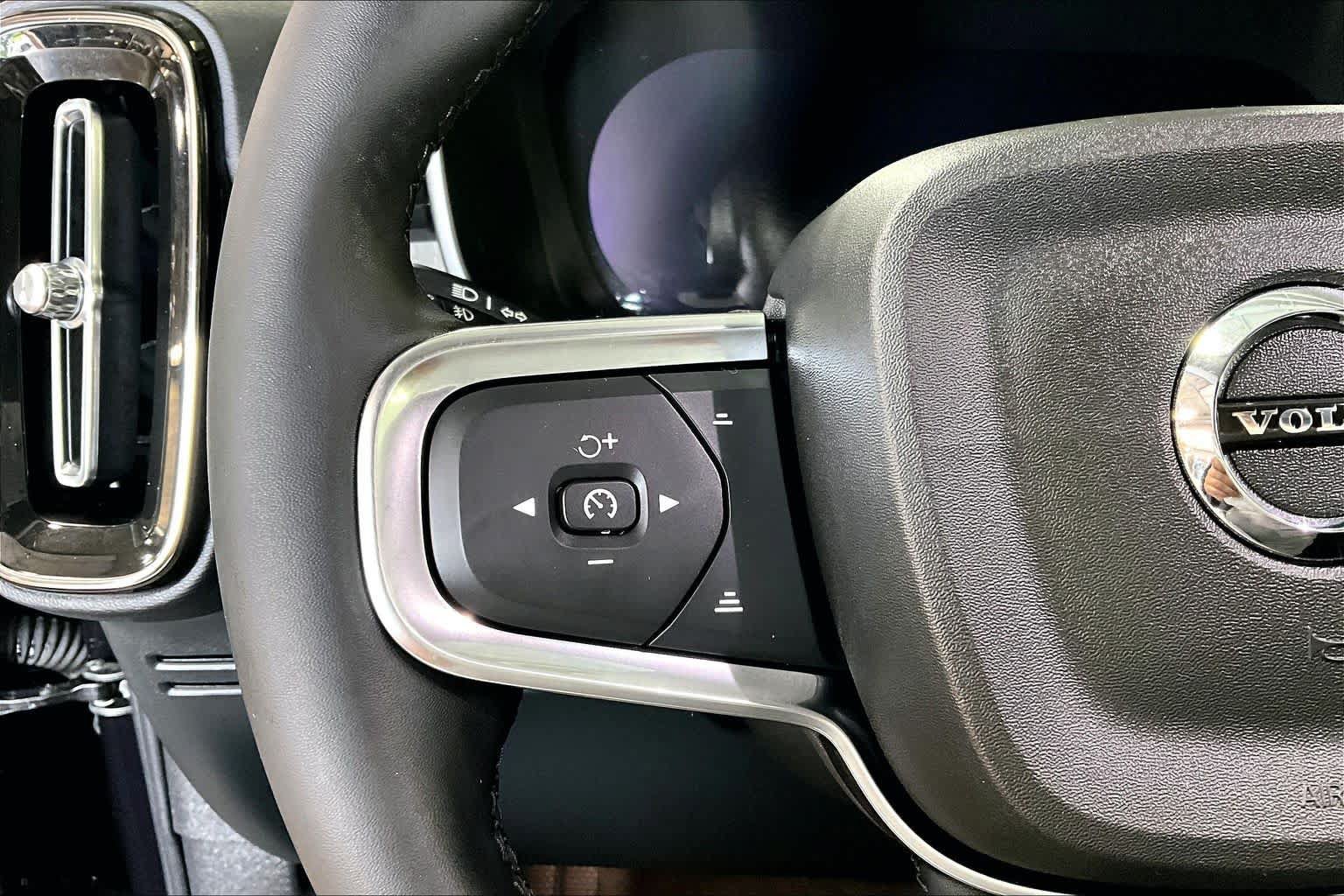 Used 2024 Volvo XC40 B5 Plus w/ Climate Package AWD/4WD image 23