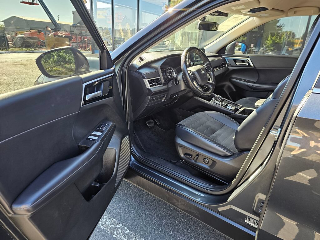 Used 2024 Mitsubishi Outlander SE AWD/4WD image 15