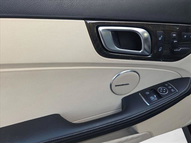 Used 2013 Mercedes-Benz SLK 250 image 18