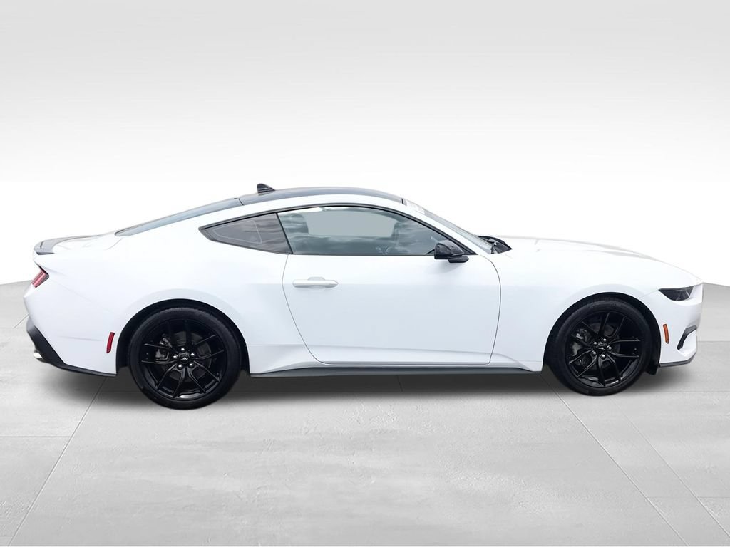 Used 2024 Ford Mustang Coupe RWD image 9