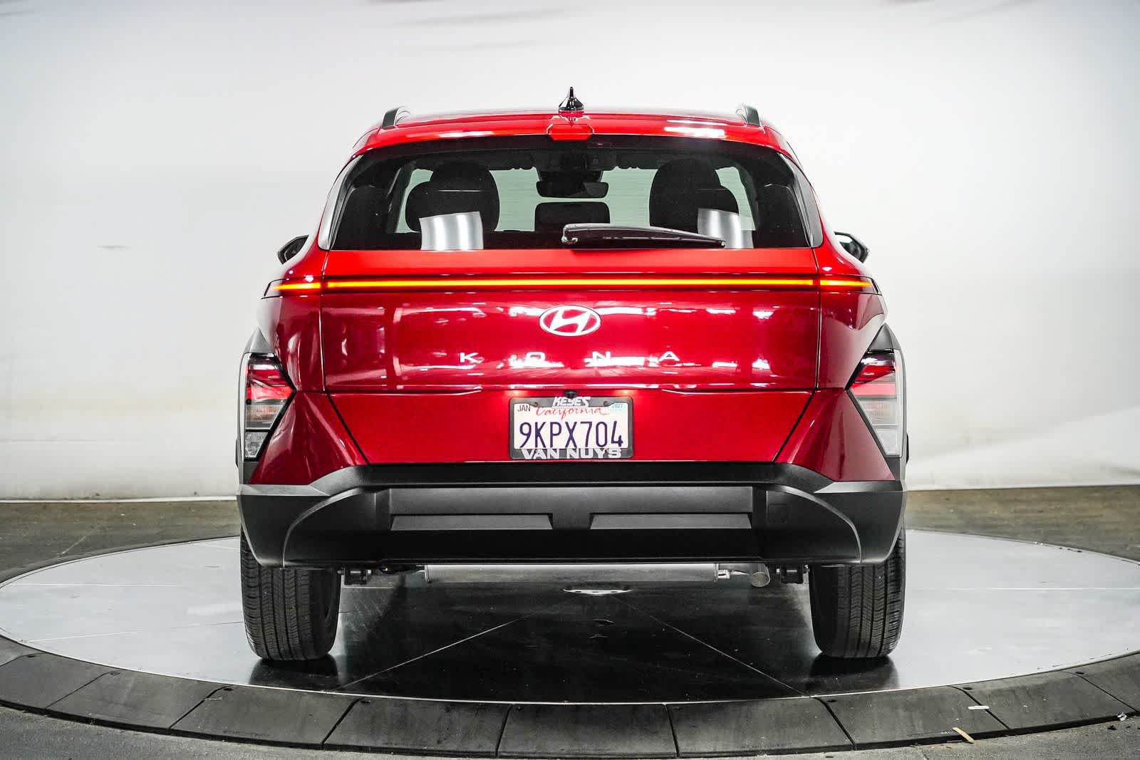 Used 2024 Hyundai Kona SEL w/ Convenience Package FWD image 5