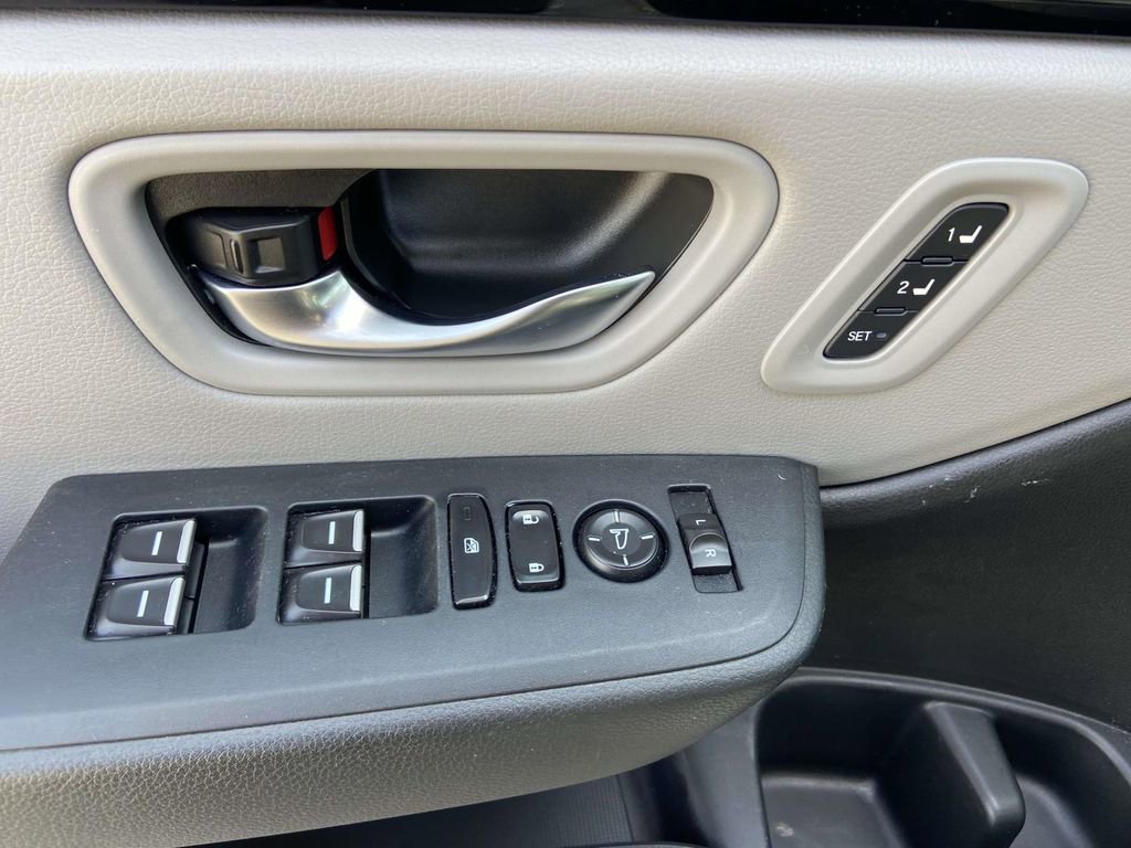 Used 2024 Honda Pilot EX-L image 16