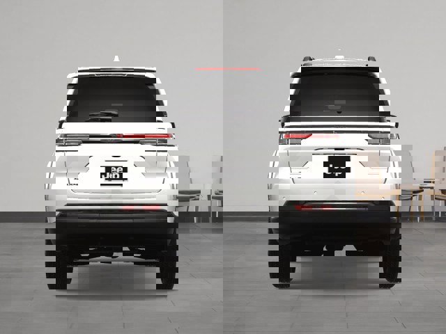 New 2025 Jeep Grand Cherokee Altitude image 4