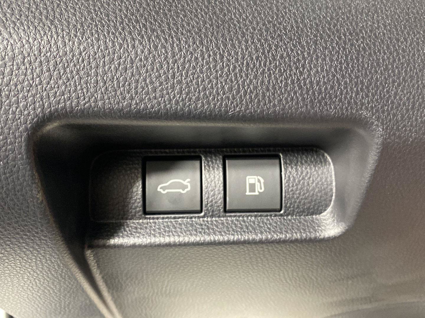 Used 2025 Toyota Crown Platinum AWD/4WD image 13