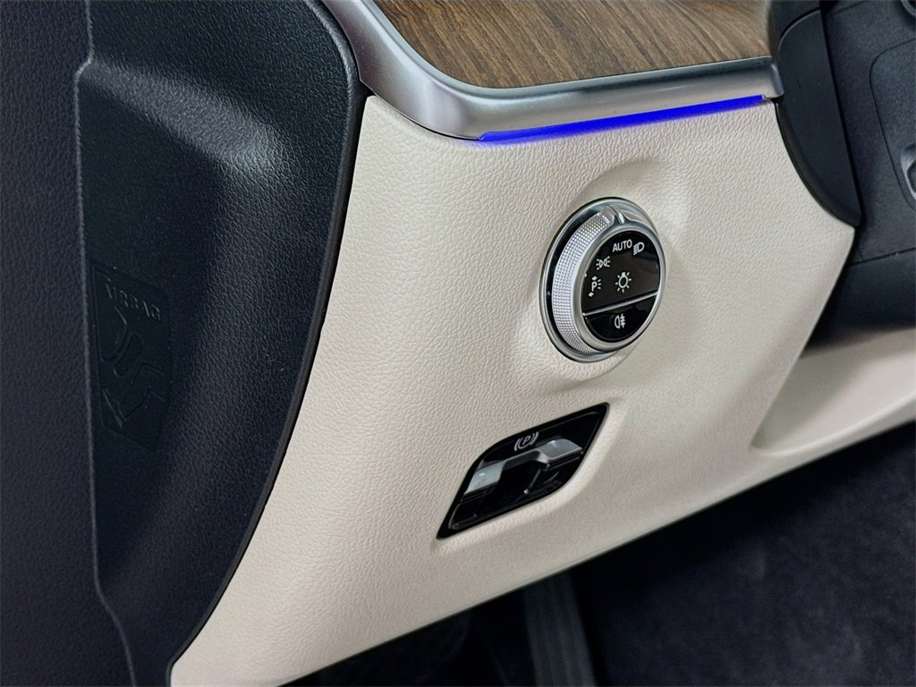 Used 2025 Mercedes-Benz C 300 4MATIC Sedan image 11