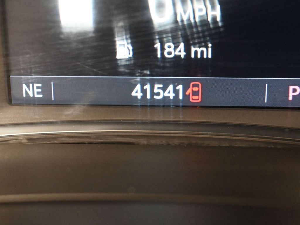 Used 2023 Chevrolet Traverse RS image 36