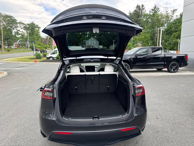 Used 2024 Tesla Model Y 2WD image 9
