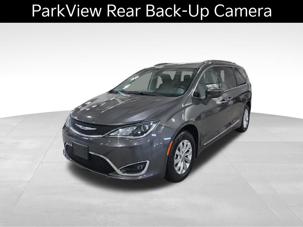 Used 2018 Chrysler Pacifica Touring-L image 6