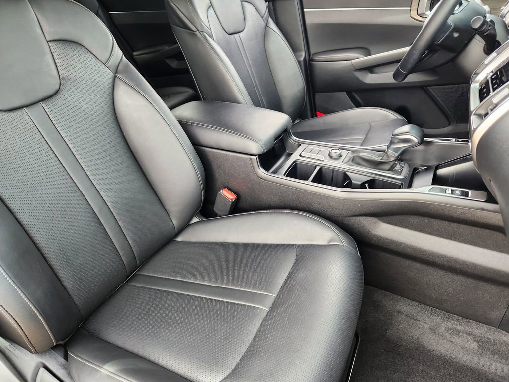 Certified 2022 Kia Sorento S w/ Panoramic Sunroof Package image 15