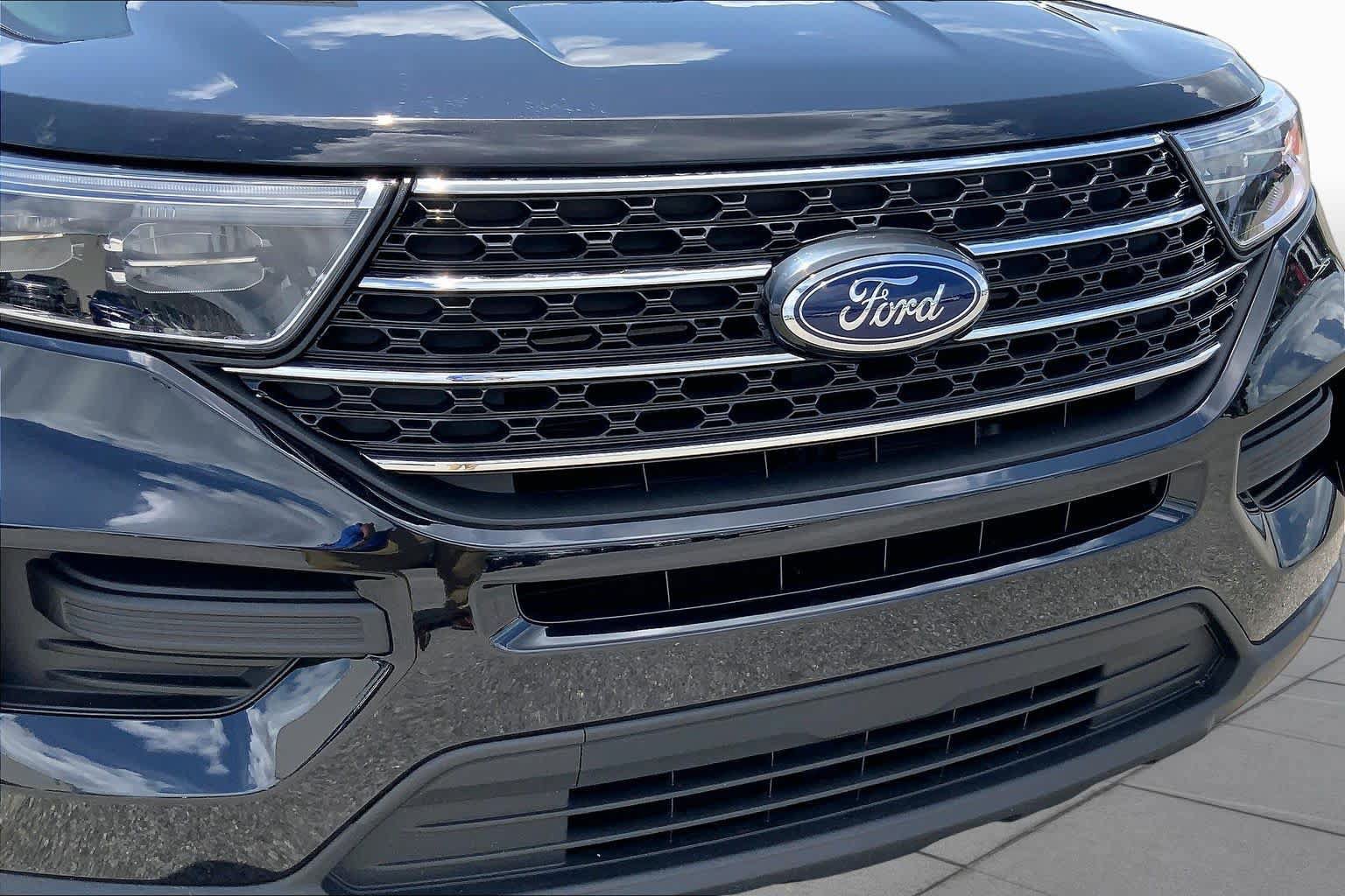 Certified 2024 Ford Explorer XLT RWD image 30
