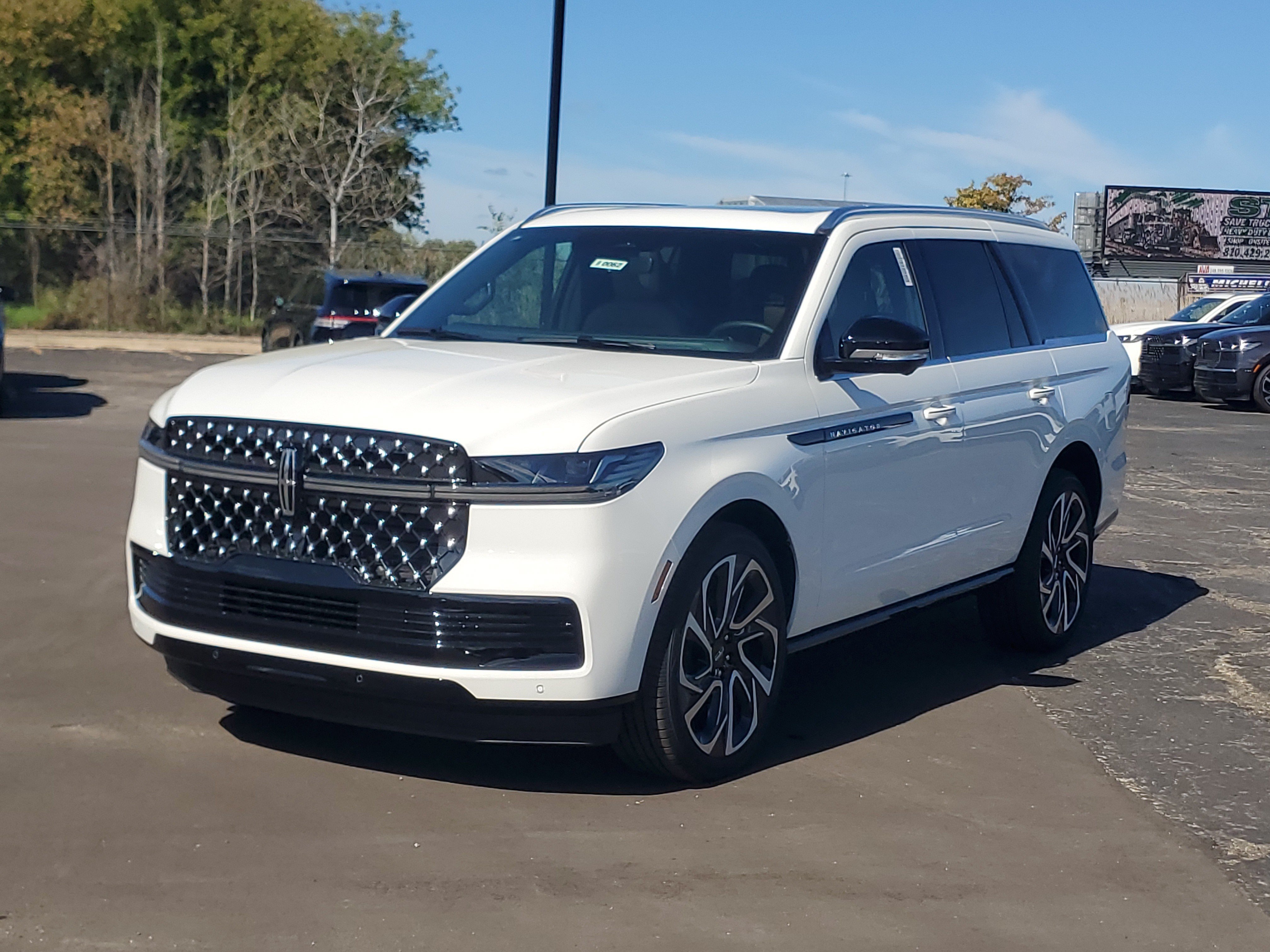 New 2027 Lincoln Navigator Black Label AWD/4WD image 2