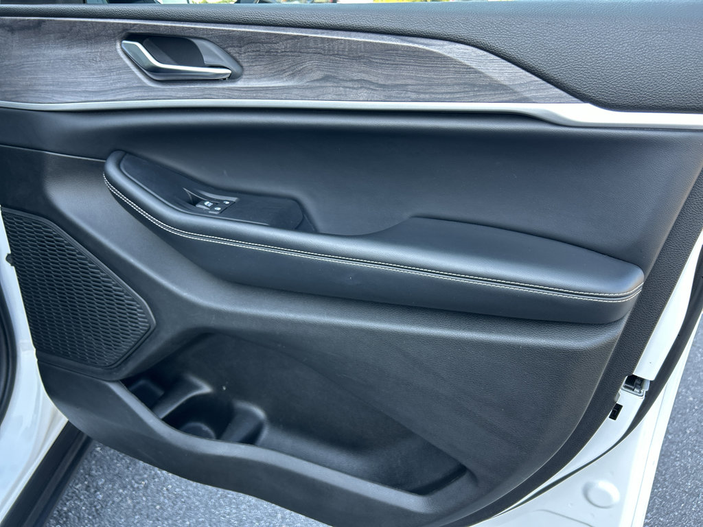 Used 2023 Jeep Grand Cherokee L Limited image 20