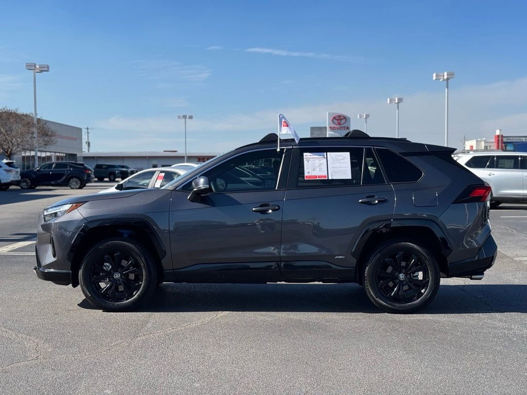 Used 2023 Toyota RAV4 SE image 8