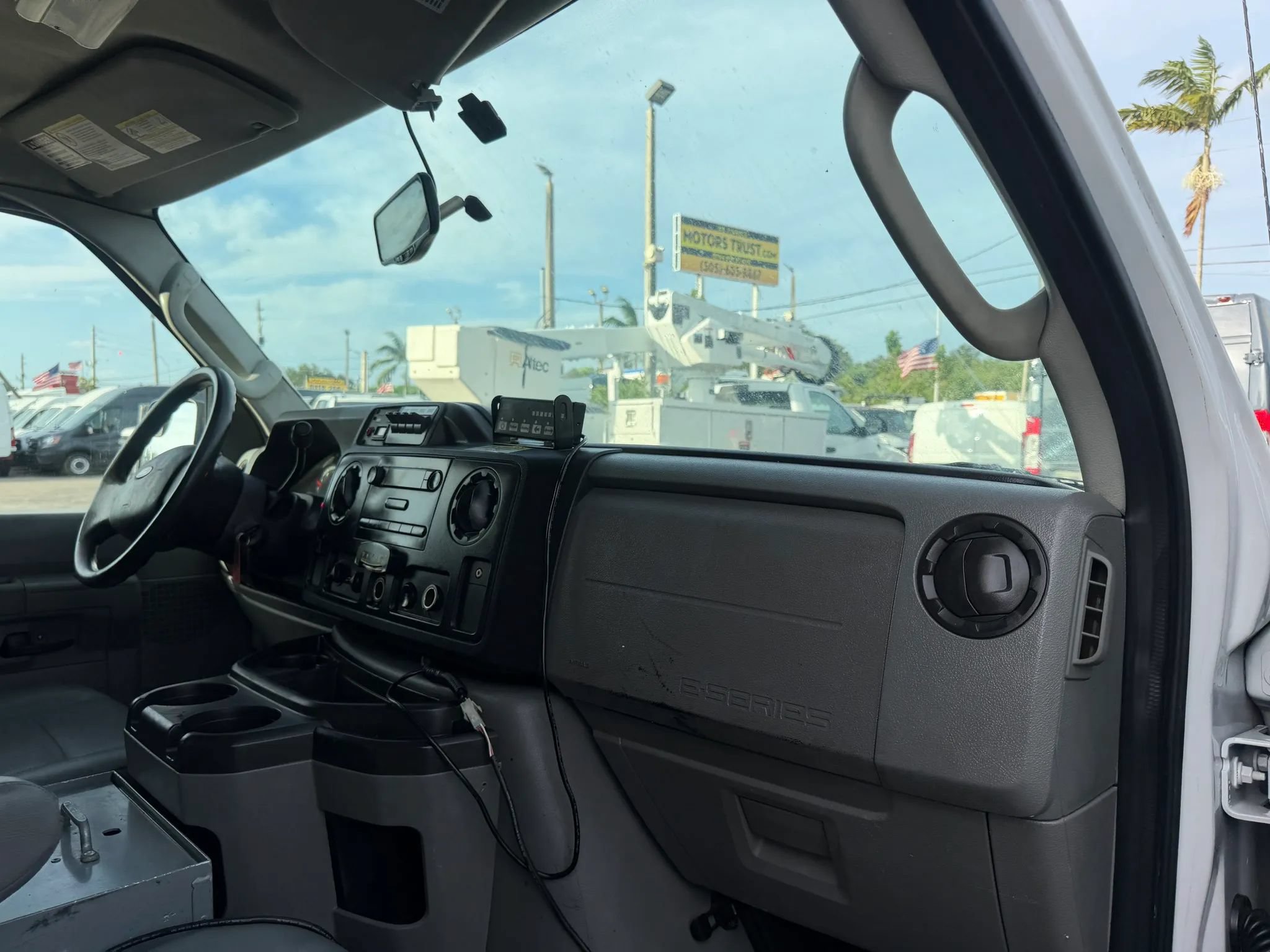 Used 2013 Ford E-350 and Econoline 350 Super Duty w/ PWR Group RWD image 13