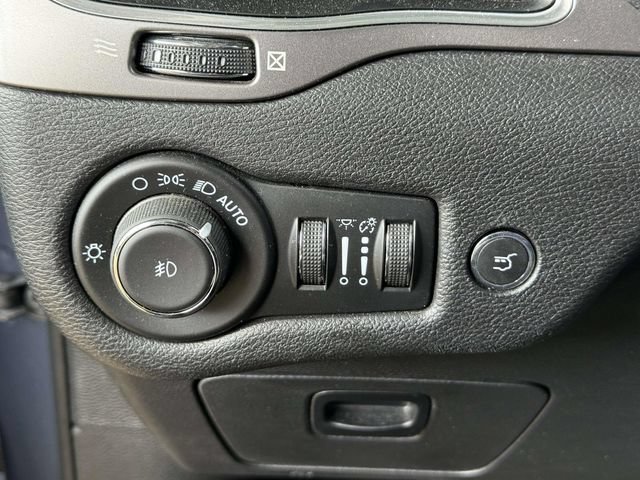 Used 2021 Jeep Cherokee Latitude Lux w/ Sun & Sound Group AWD/4WD image 26