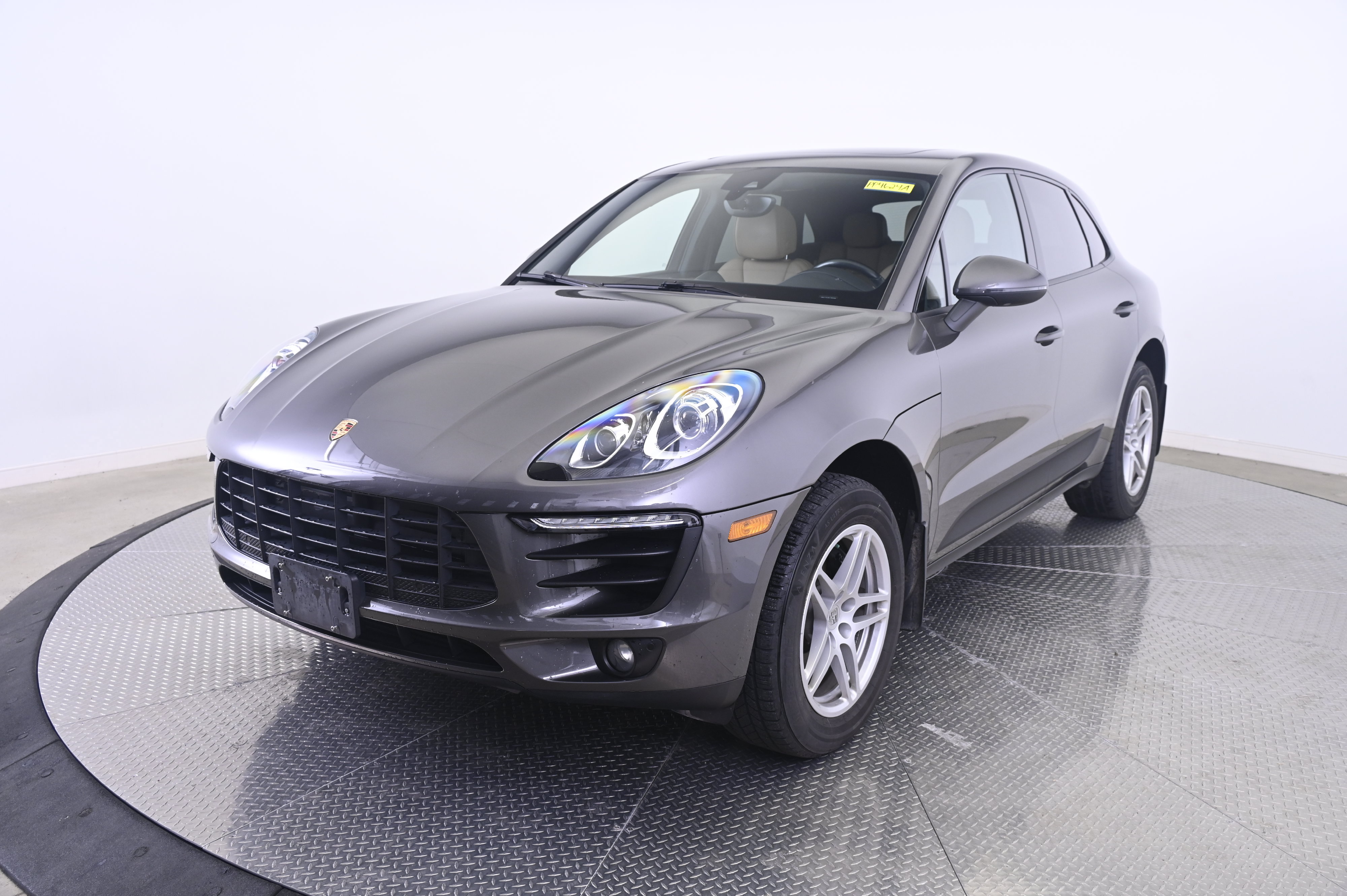 Used 2018 Porsche Macan AWD/4WD image 1