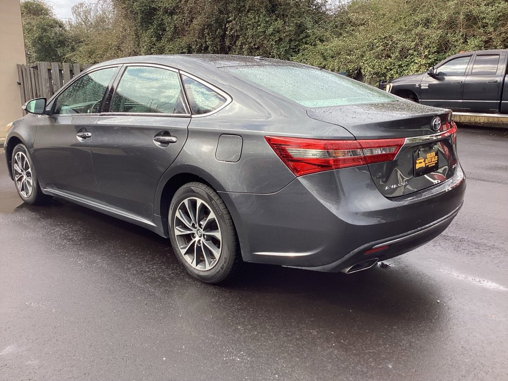 Used 2018 Toyota Avalon XLE image 5