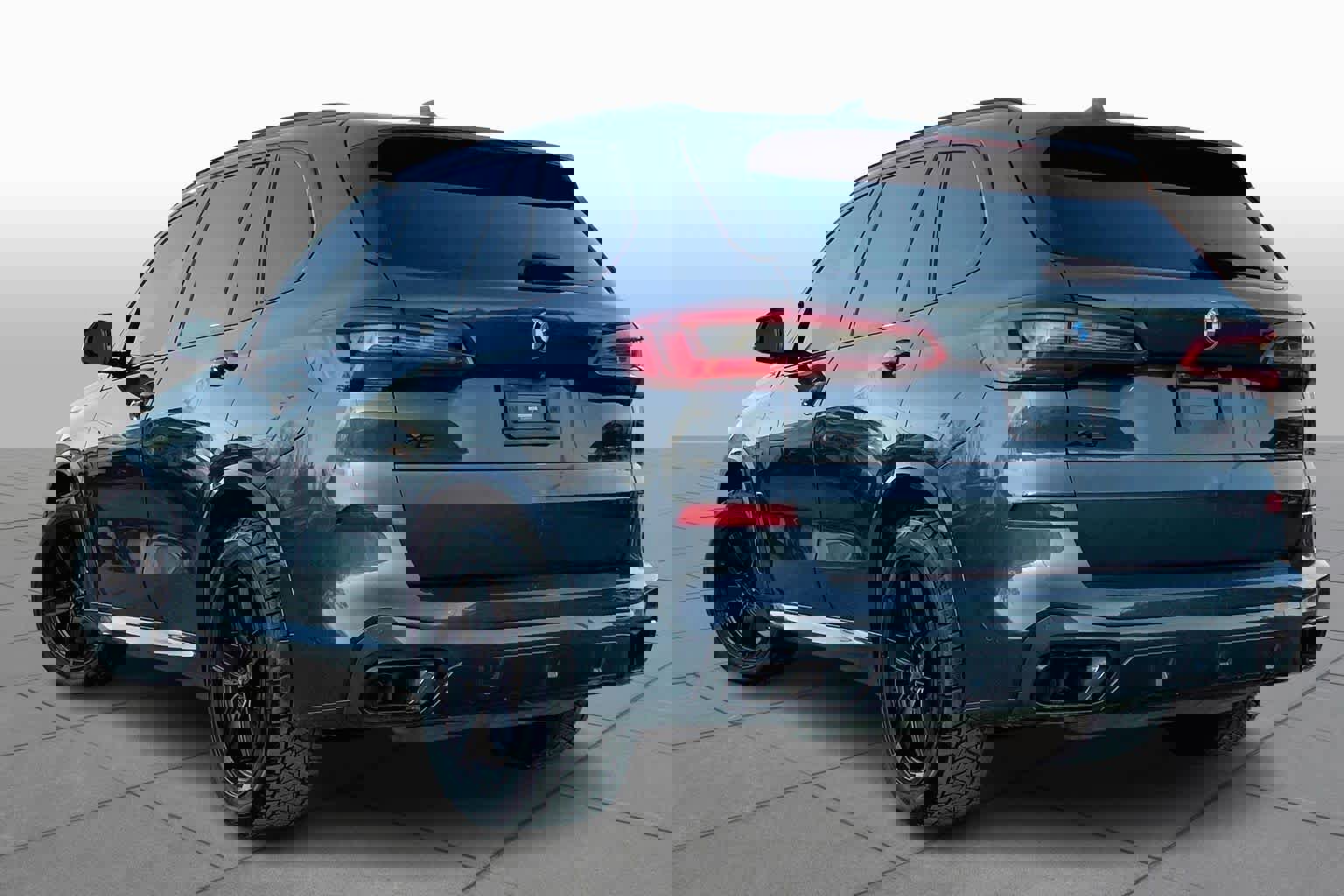 Used 2019 BMW X5 xDrive50i w/ M Sport Package image 12