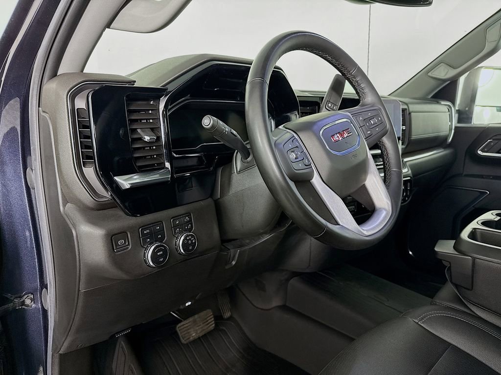 Used 2024 GMC Sierra 2500 SLT w/ Max Trailering Package image 4