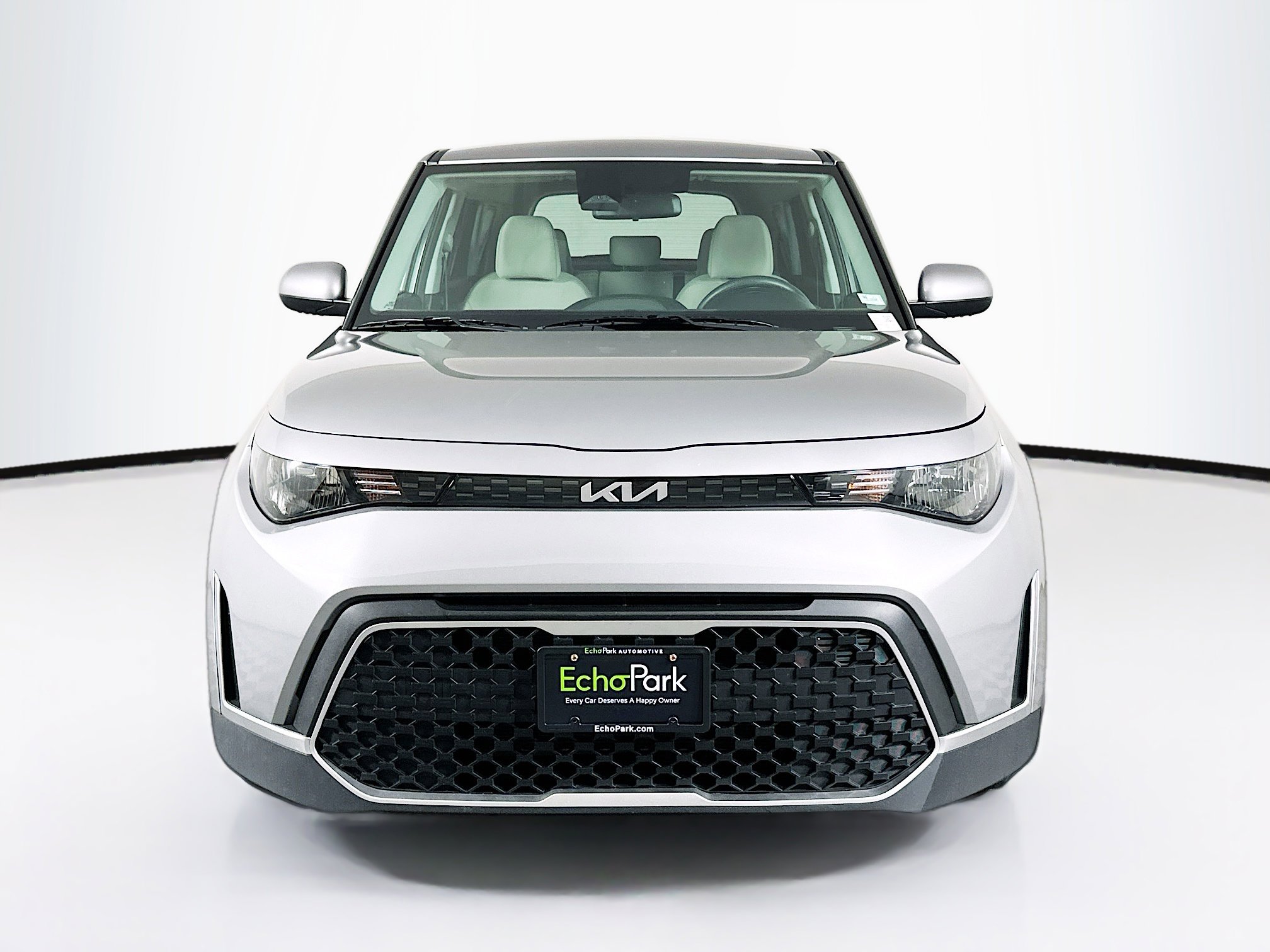 Used 2025 Kia Soul LX w/ LX Technology Package FWD image 2