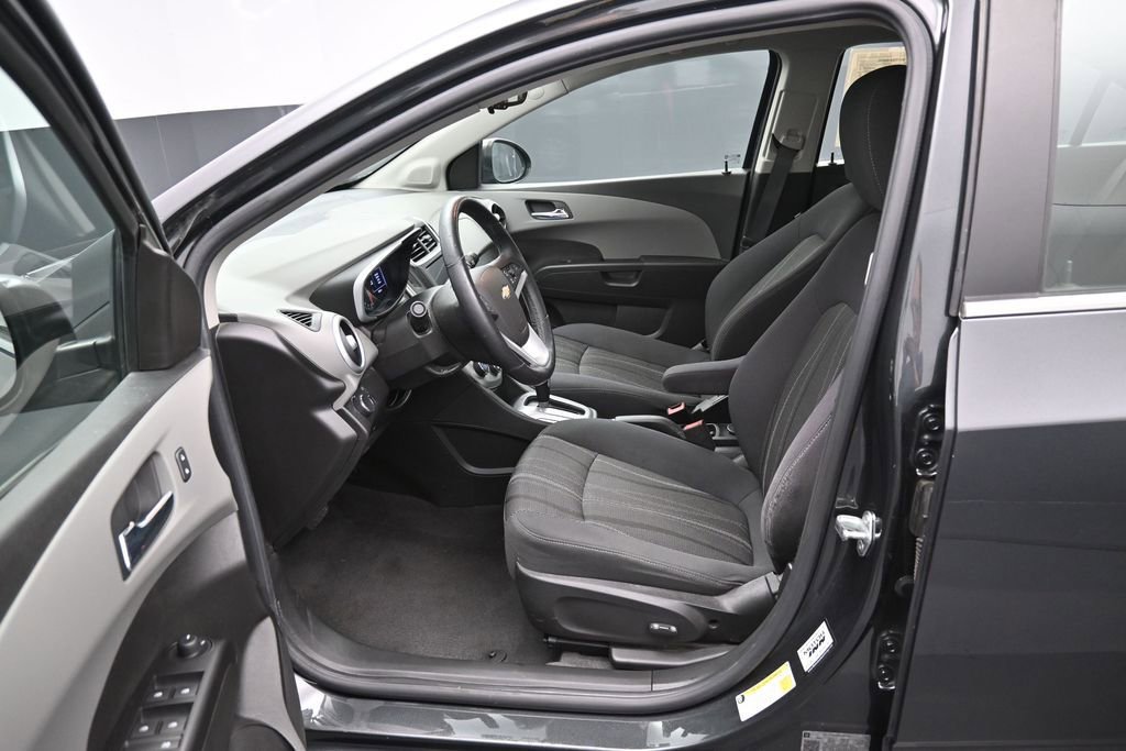 Used 2020 Chevrolet Sonic LT w/ Convenience Package FWD image 9