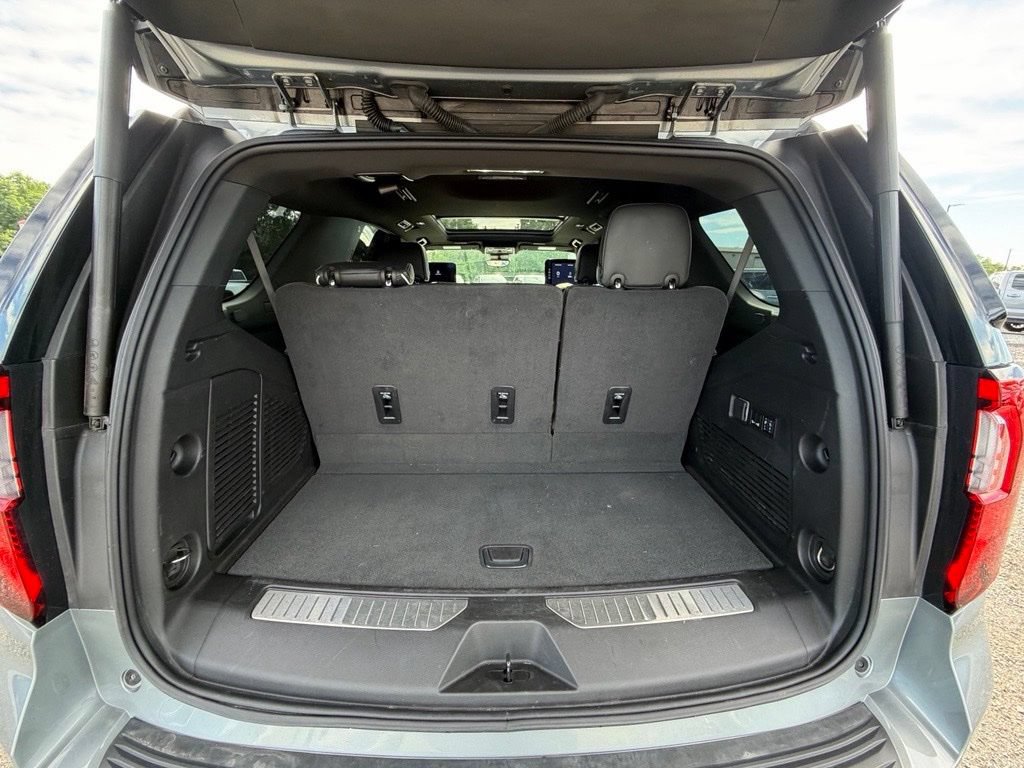 Used 2025 GMC Yukon AT4 Ultimate AWD/4WD image 18