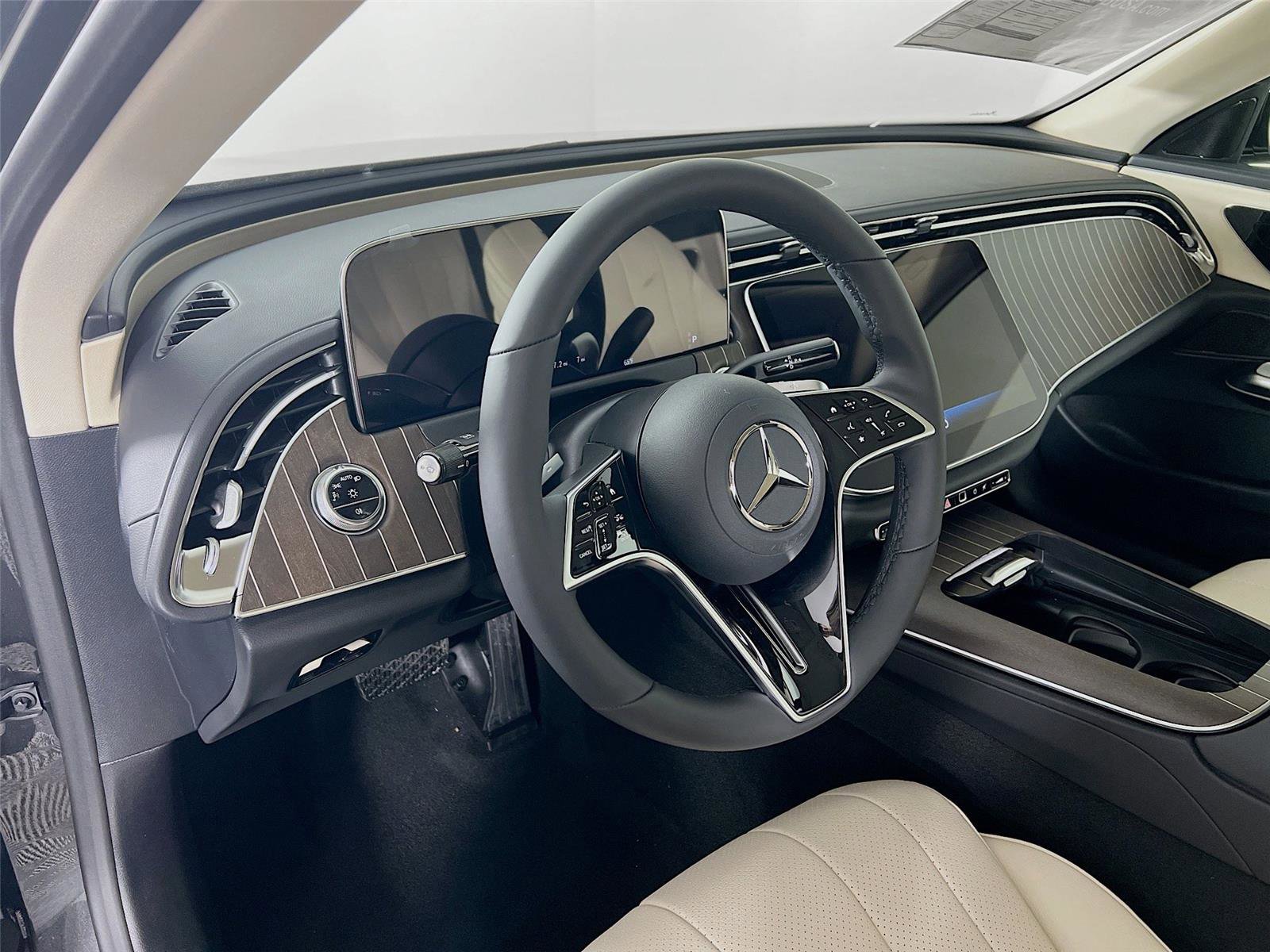New 2026 Mercedes-Benz E 350 4MATIC Sedan image 10